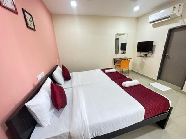 Hotel Prime Classic Shamshabad Exterior foto